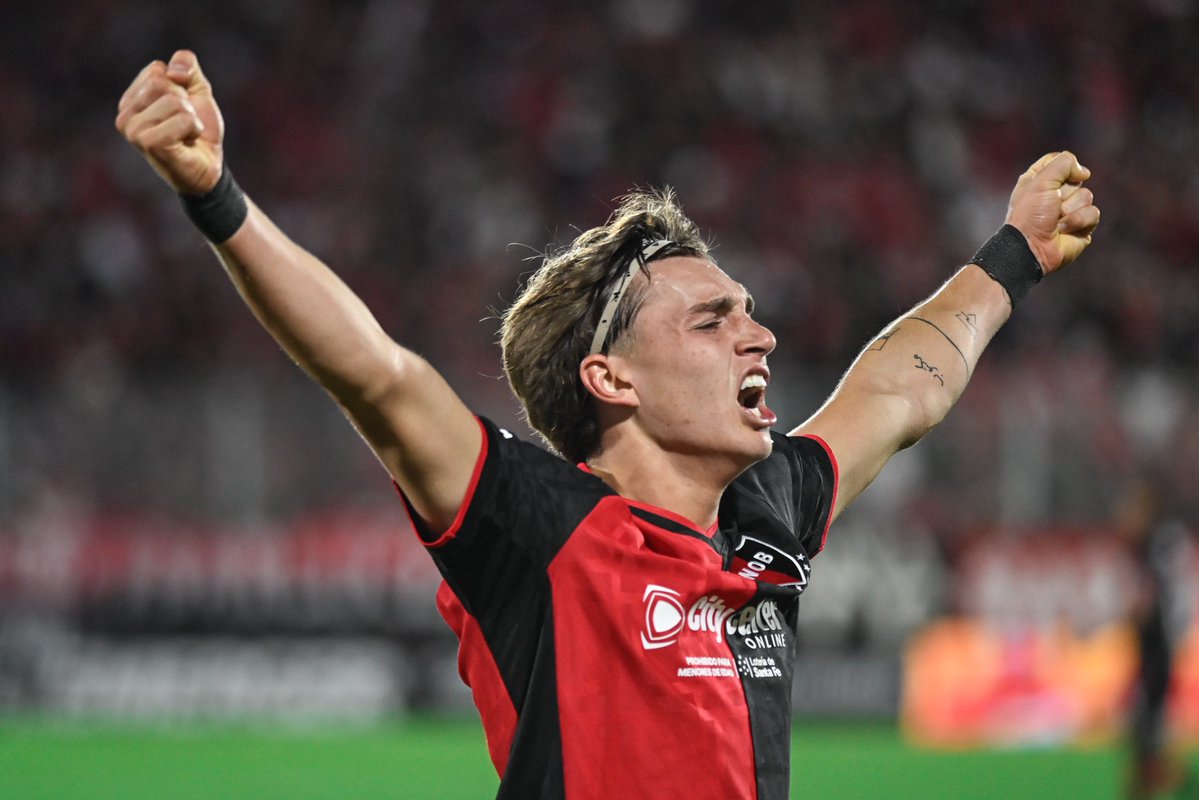 Newells's tweet photo. "Es una emoción inmensa. Desde que juego a la pelota soñaba con hacer un gol en este estadio y a cancha llena"

La emoción del primer gol en casa. Vamos por más, Jero 💪🏼❤️🖤 https://t.co/krQTdEBZBT