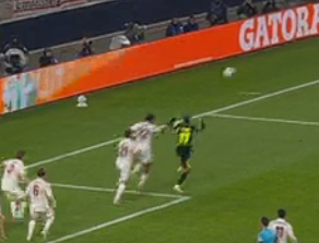 Auroraiterum's tweet photo. El penalty que se "han tragado" en el VAR del #StuttgartAtleti sobre Hancko a diez minutos del final.
Tiene muchos cojones que no haya avisado al árbitro de campo.
Lo de llamar "Pupas" al @Atleti ya toca cambiarlo, me parece a mi.😤😤
Pero bueno, un punto en el MHP arena... https://t.co/oeXwRzw0ZJ