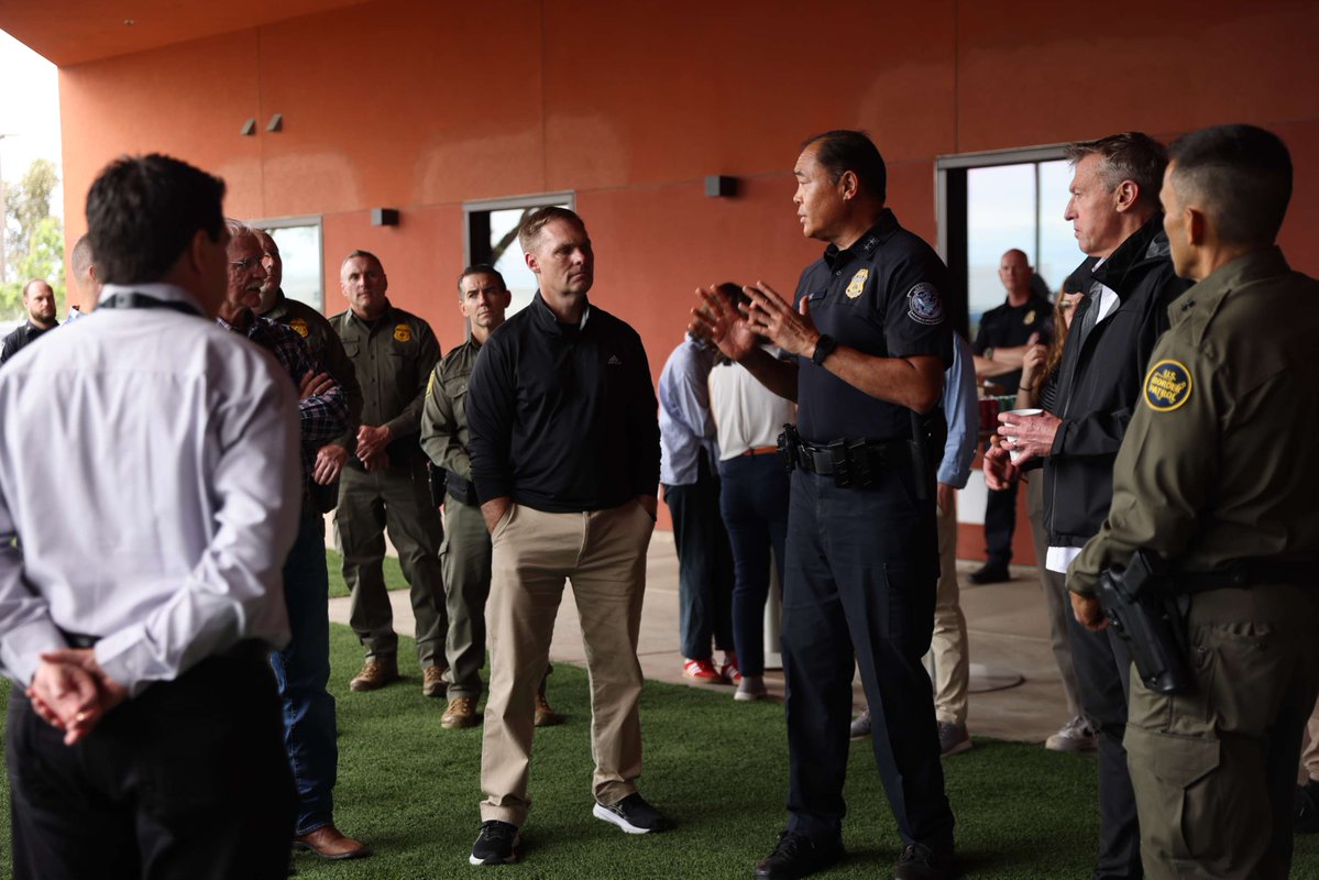DFOSanDiegoCA's tweet photo. SDFO hosted a Congressional Delegation with CBP Commissioner Rodney Scott at San Ysidro &amp; Otay Mesa to observe frontline operations. The group met with leadership &amp; CBX stakeholders to discuss border security and combat illegal immigration. 🇺🇸 #CBP #SanYsidro #Otay #CBX https://t.co/ZXDpKhcQRC