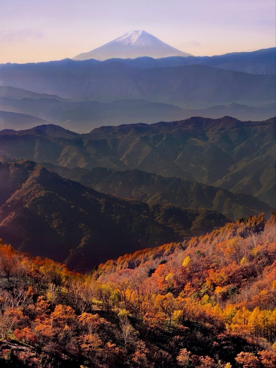 azukimochi_room's tweet photo. 紅葉が色づく日光の山から見る富士山が美しい

2025.11.4  日光 半月山 https://t.co/HHx5vt92IS
