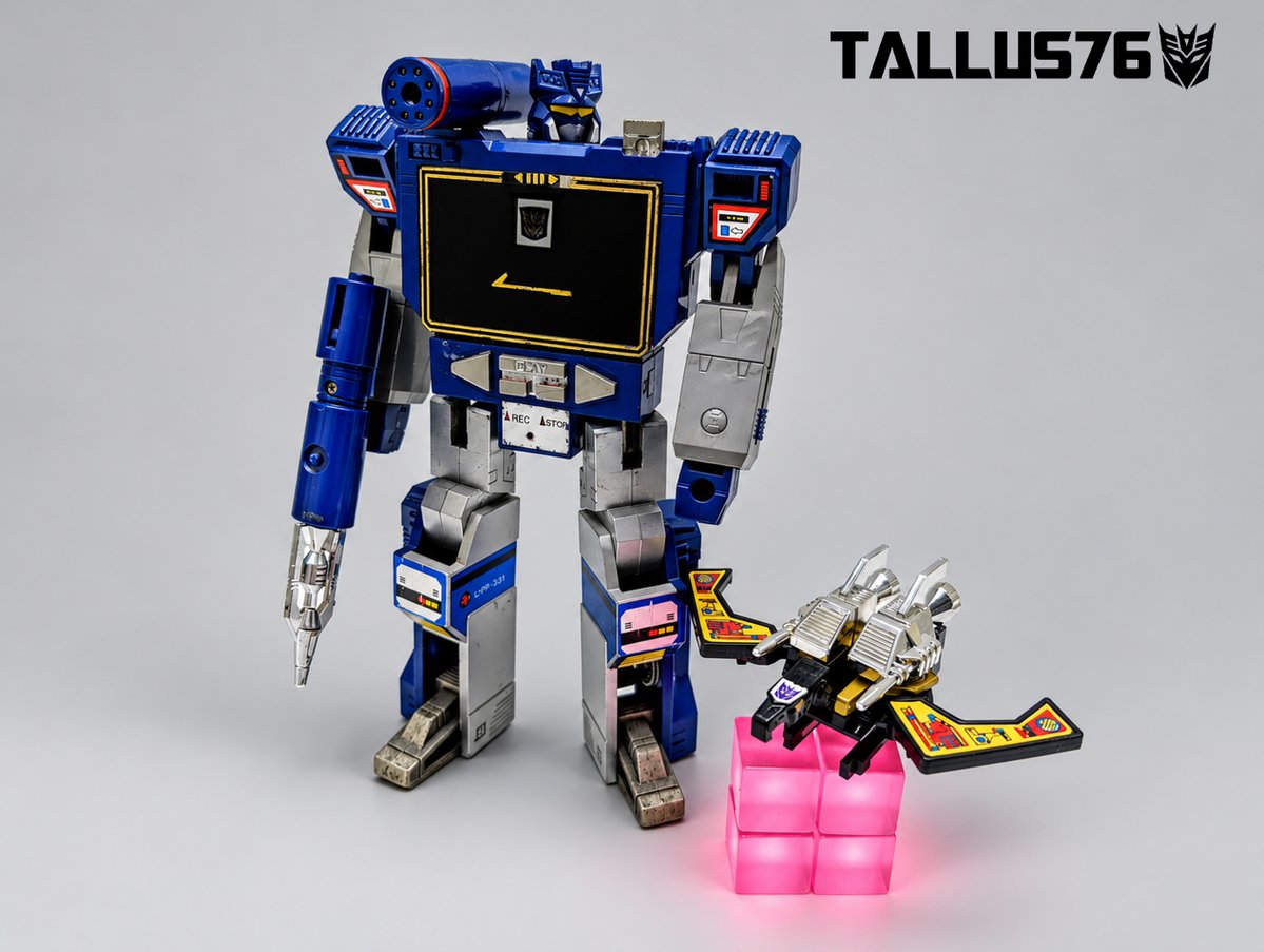 Tallus76photos's tweet photo. Transformers Decepticon Communications 1984/1985
Soundwave w/ Buzzsaw https://t.co/IRVOe8urDa