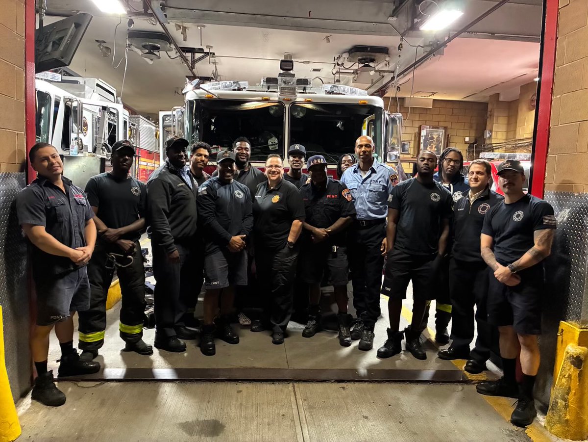 FDNYFC's tweet photo. 📸 Spent Monday evening with some of the members from Engine 234/Ladder 123/Battalion 38 in Brooklyn. Thank you for the time together and, most importantly, thank you for your continued dedication to serving and protecting New Yorkers every day! https://t.co/YpwhoDs7oO