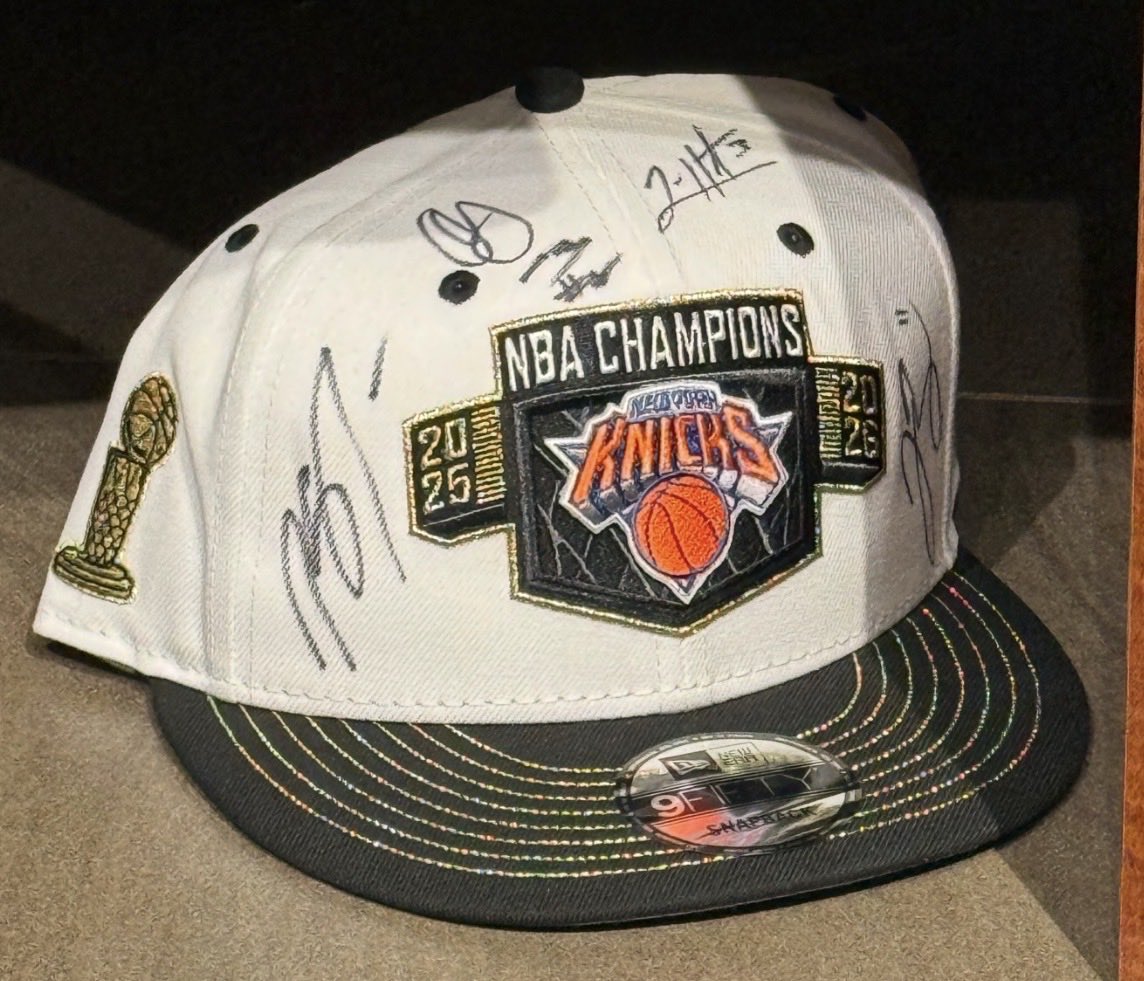 darrenrovell's tweet photo. NBA champ signed hat signed by the Knicks starters. At the Fanatics booth at MSG tonight ($2,000) https://t.co/ps2MbT1FCi