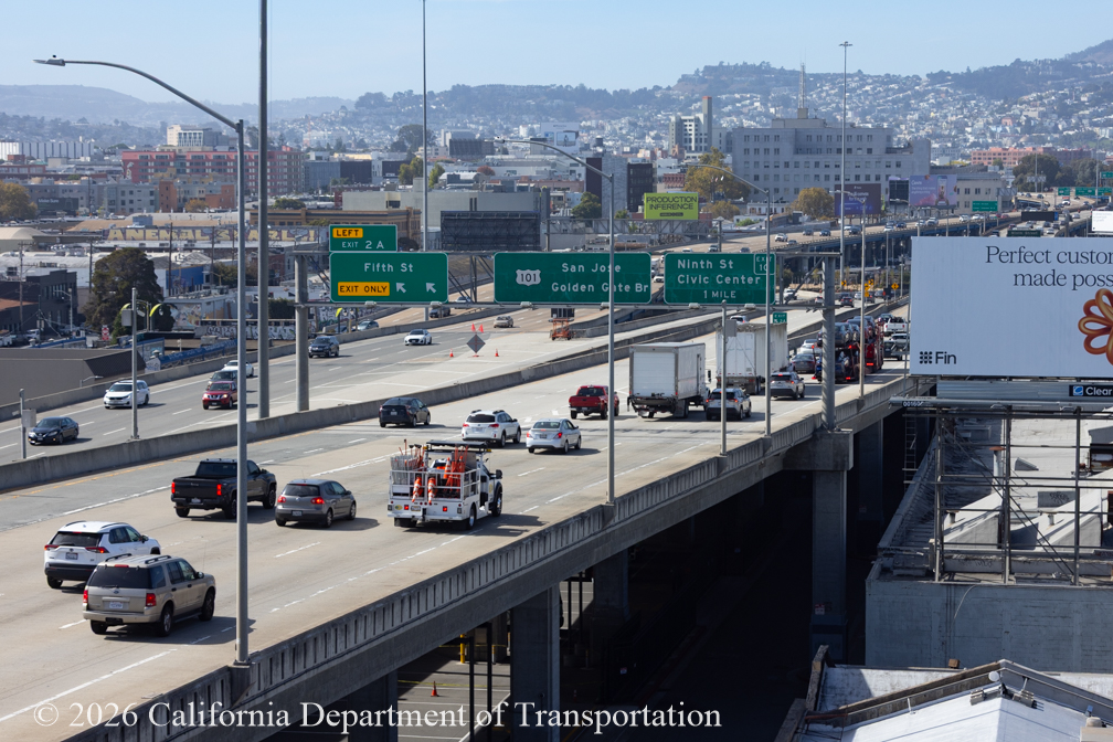 CaltransD4's tweet photo. 👋The Big WB I-80 Weekend Closure Is Coming Oct. 23-26

👉Avoid Driving Bay Bridge into SF👈 Use Alt. Rte.

✴️If you must drive, expect delays and detours:
Detour Video:
https://t.co/gBb1Odm7Wq 
@511SFBay @SFMTA_Muni @sfcta https://t.co/bOR1p3EeQF