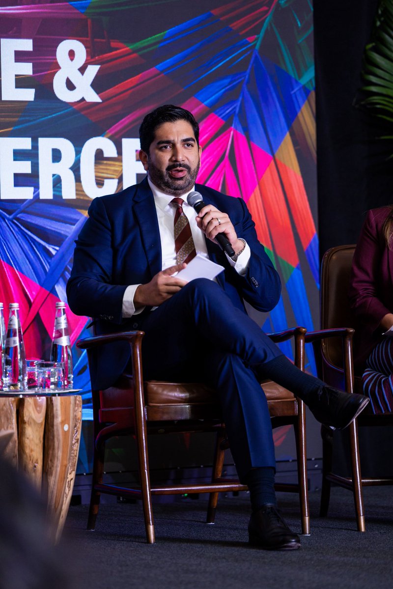 robertolazzeri's tweet photo. En mi gira de trabajo en Miami participé en la cumbre Advancing Economic Mobility, organizada por Aspen Conexión, del @AspenInstitute, en un diálogo con Isabel Quiroz, de @USChamber, moderado por Alicia Diaz, de @business.

Conversamos sobre el futuro del T-MEC y las oportunidades que abre su revisión para fortalecer la seguridad económica, atraer inversión y desarrollar nuevas capacidades productivas en la región.

El tratado sigue vigente. Nuestra prioridad es preservar lo que funciona y, a través del Plan México, impulsar una integración que nos permita competir mejor frente al resto del mundo.