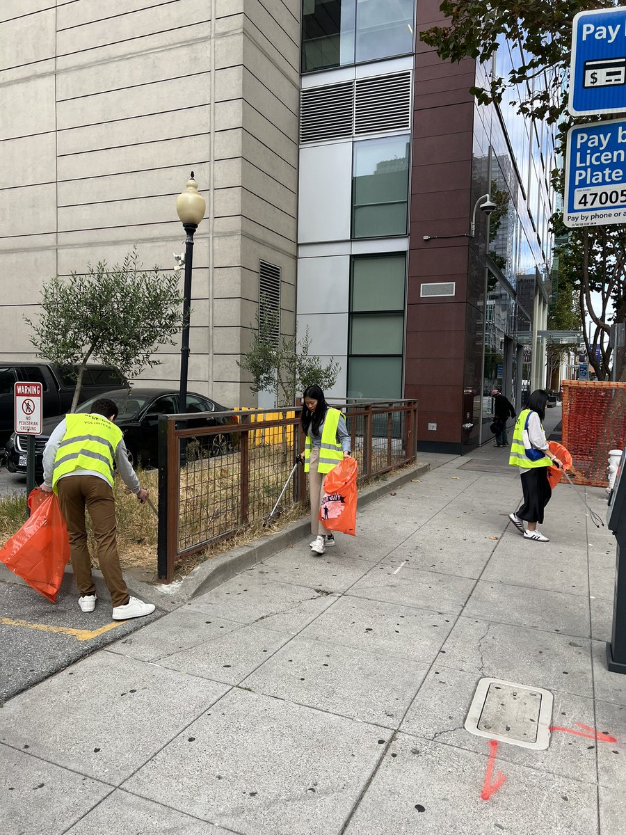 RefuseRefuseSF's tweet photo. The team from @BlackRock left no stone unturned, meticulously cleaning from their office in SOMA to South Park and back.

The trash got heavier as we cleaned towards the park, with an endless stream of cigarette butts, but this group was relentless and undeterred. https://t.co/95m7CbUeO8