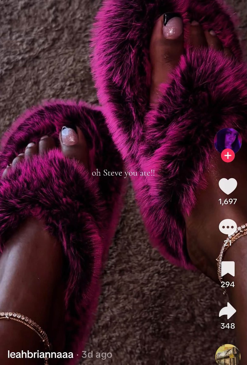 favscorpioooo's tweet photo. Steve Madden fuzzy flip flops 🤩🤩🥰🩴 https://t.co/amiAA4JzKM