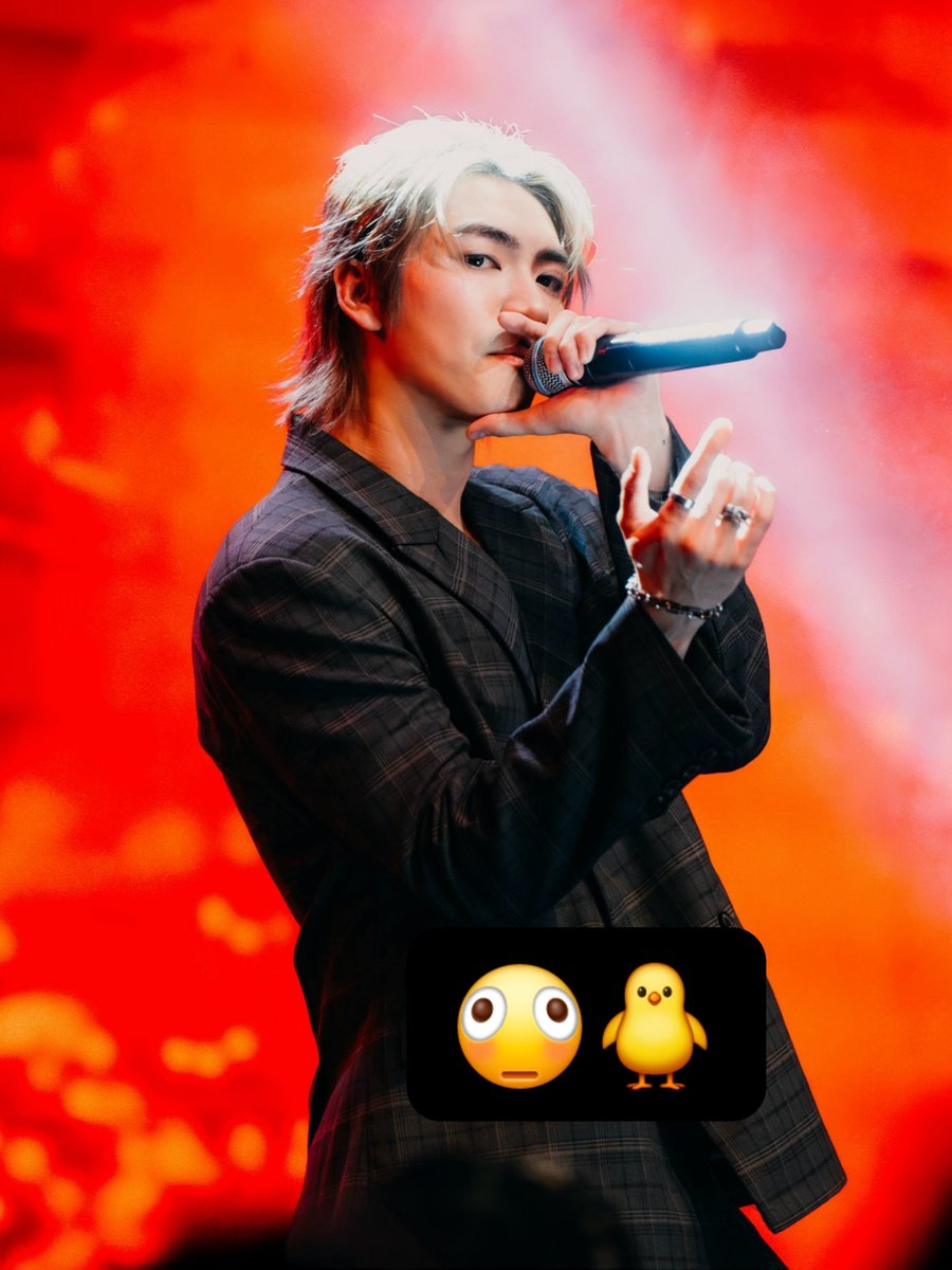 Mi_CN99's tweet photo. BOSSくんも…🫪🤭✨
後ろ姿…
髪型…
マイクの持ち方まで…🎤🫶🏻︎🤍❤️

@Noeul_lee6 
@Bossckm_ https://t.co/GNYlH3cQZi