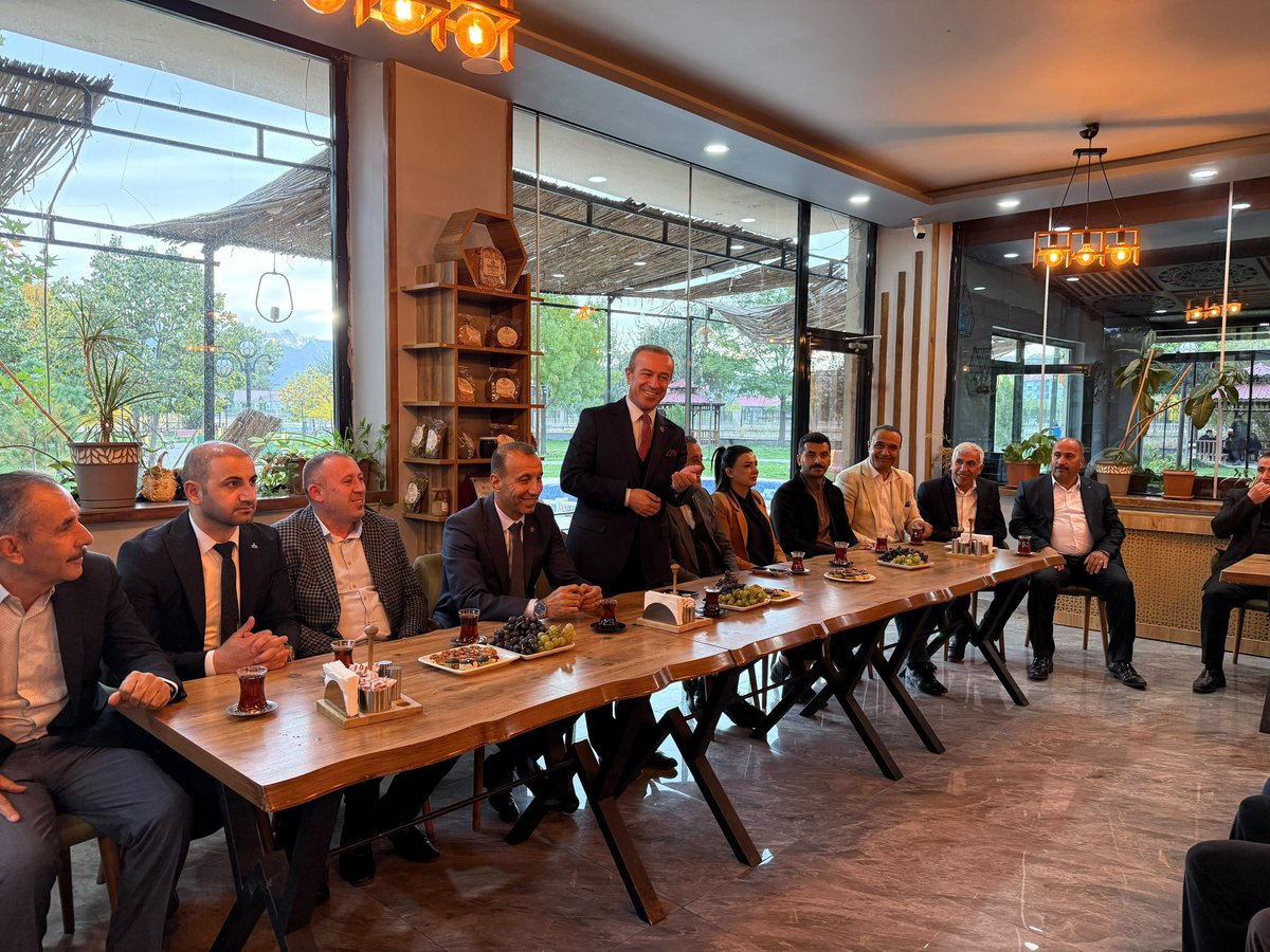 BurhanYASAR30's tweet photo. Muhtarlar Günü vesilesiyle, İl Başkanımız sayın @KayaZeydin’in öncülüğünde ilçe gençlik kolları başkanımız @srvtkrstakkurt ve teşkilatımızla birlikte 
köy ve mahalle muhtarlarımızla bir araya gelerek istişarelerde bulunduk. 

Birlik, beraberlik ve dayanışma içerisinde, köylerimizin ve mahallelerimizin ihtiyaçlarını değerlendirerek çözüm odaklı görüş alışverişinde bulunduk.

@RTErdogan
@Akparti
@abuyukgumus
@MustafaAlkayis
@byildiz63