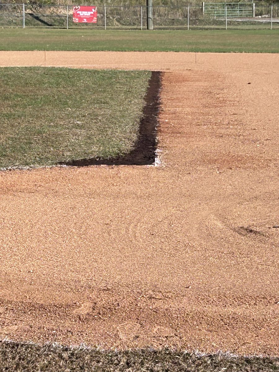 CoachPerk's tweet photo. *Top Soil Underneath.

*Grass-Seed In Top Soil. 

*Peat Moss On Top Of Seed.

*According To Specs 

*Grass In Infield Has To Be Extended.

#SmallSchoolHighSchoolBaseball https://t.co/kchJwZqPFg