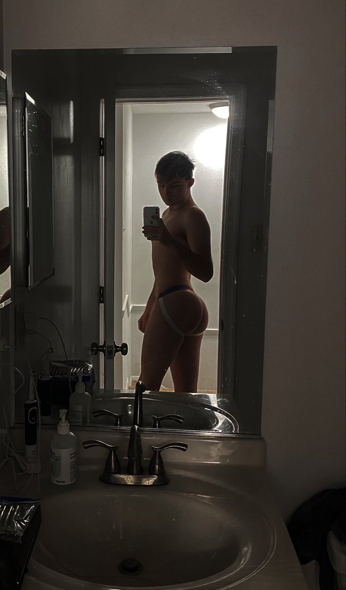 twunkslayer's tweet photo. kiss my ass https://t.co/bjZve5rFHm