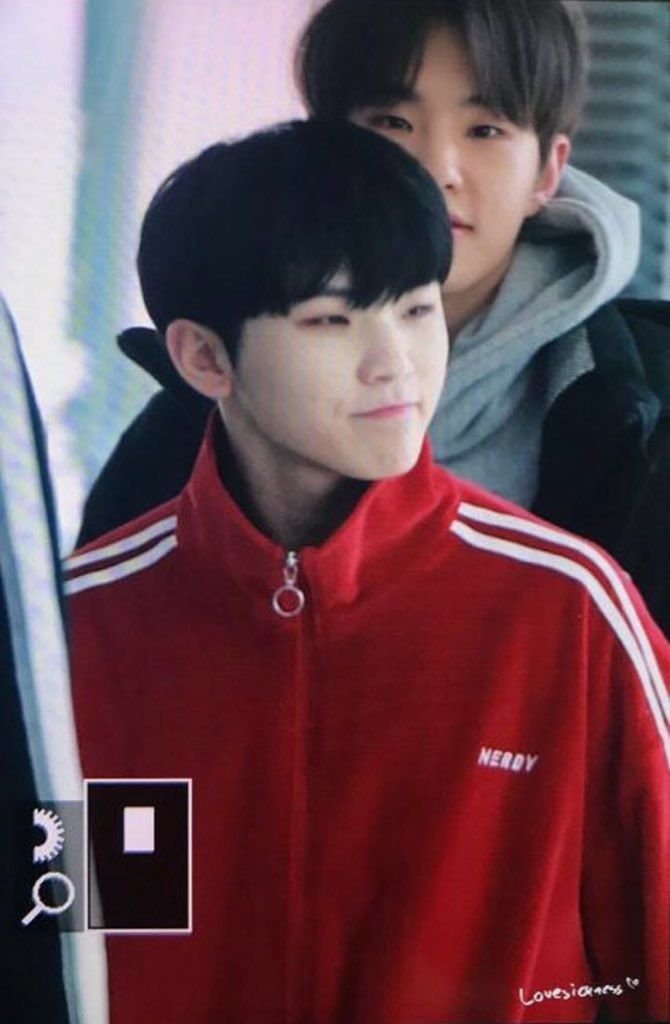 sina_uji's tweet photo. 다같이 빨간 아디다스 우지 합시다
#2026MAMAVOTE #SEVENTEEN https://t.co/w6zdpVs1Lo