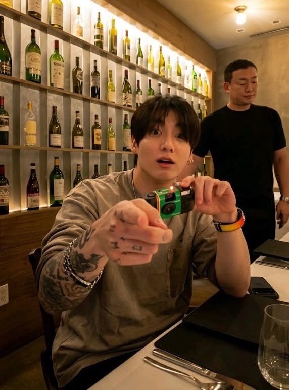 jungkovtae's tweet photo. by thv 📸 https://t.co/uGCh1OaVt6