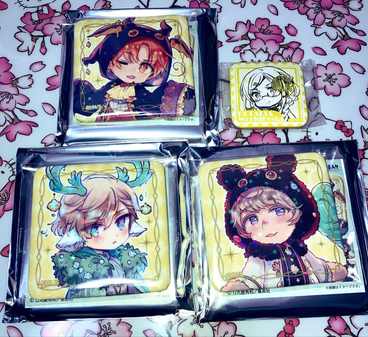 snowdrop_noir's tweet photo. 交換 ヘタリア 20周年原画展 ホログラムスクエア缶バッジ キューブ缶バッジくじ

譲→◯ホログラム:伊/露/諾
◯キューブ: 摩

求→◯ホログラム:英1>決まり次第、典と芬
◯キューブ: 典もしくは定価(＋送料)

都内〜横浜手渡し、もしくは郵送希望です。
検索からでもお気軽にお声掛けください。 https://t.co/HJqumWzJmq