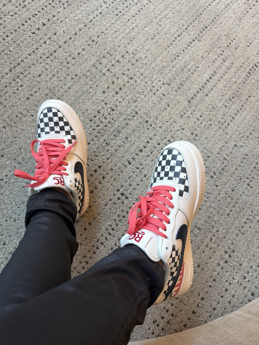 marketerbuilds's tweet photo. Lifeโs too short to work at a boring company๐คช
Ready to take my new shoes to #NewYorkAppWeek events!
@RevenueCat ๐ซถ https://t.co/81mncr9F7J