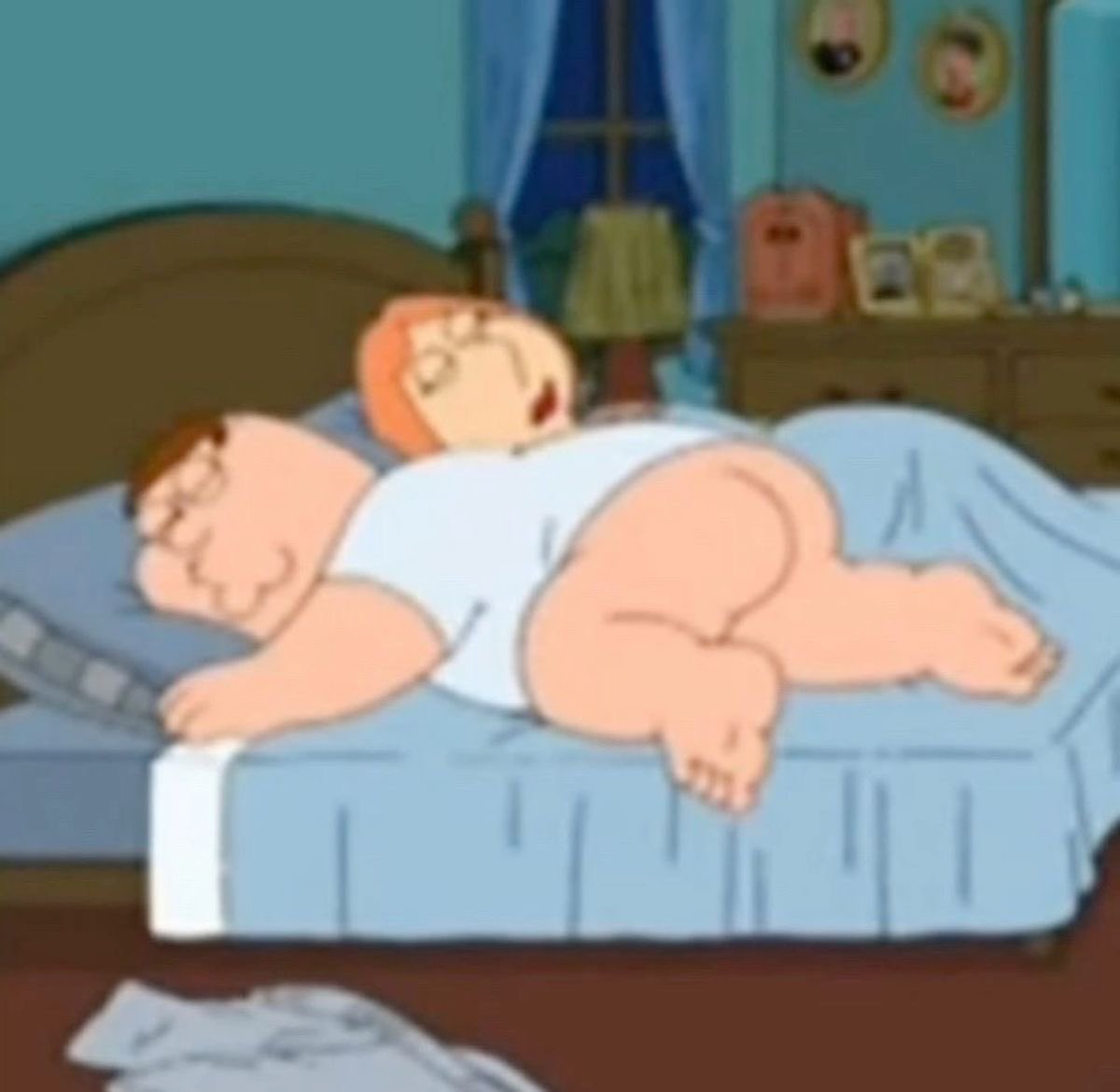 izzaczg's tweet photo. How it feels to sleep facing the wall https://t.co/ogvQyapCqS