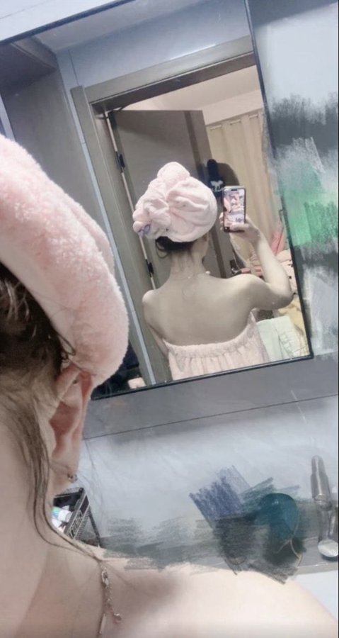 roxanna22311577's tweet photo. 刚玩有没有男生来相互加v的？？？

人机滚一边，现在来一个正常男生， https://t.co/wHVIn5T8MC