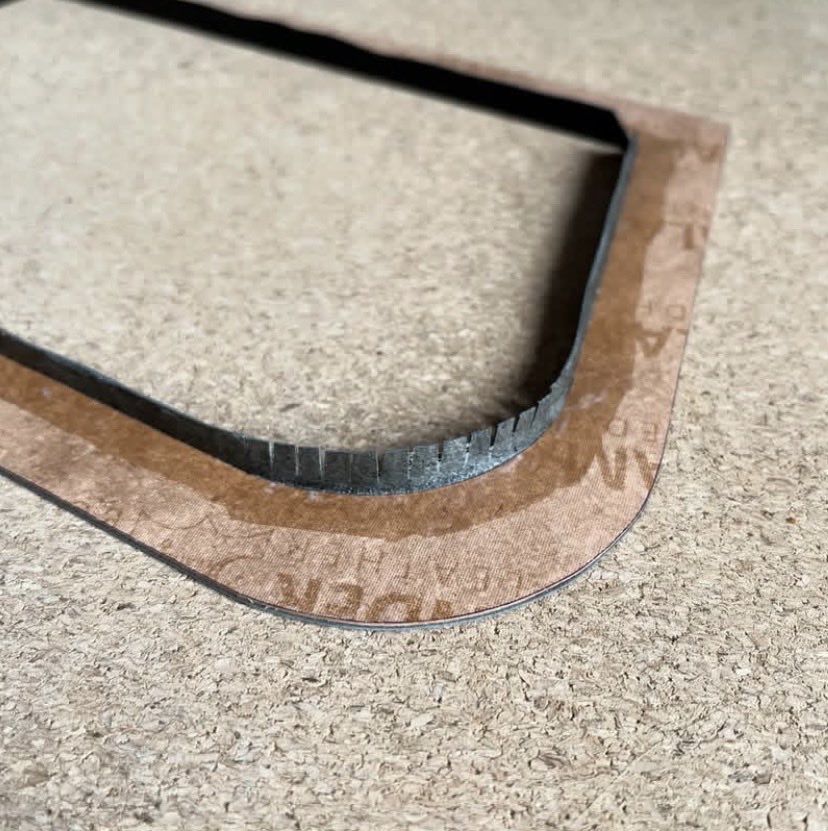 AxeQ117's tweet photo. The next step is working on the structure of the bag

Adding reinforcement and making small cuts along the curved edges so everything can fold neatly into place

These little details might not be visible in the finished bag but they make such a difference https://t.co/KGCYISvdeH