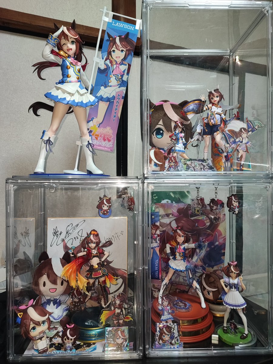 Teio178's tweet photo. デカ過ぎてフィギュアケースに入らないため、一旦素置きで。
ウチのテイオーたちです🥰🥰🥰 https://t.co/PnmXxD7R8X