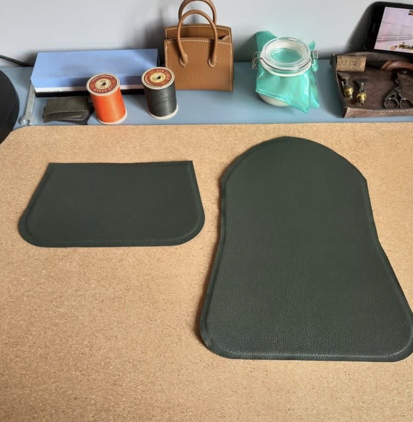 AxeQ117's tweet photo. The green leather panels are taking shape now

The edges have been folded and smoothed out and the black leather trim is ready to go with them

Starting to see how all these separate pieces will fit together

This is one of my favorite parts of the process https://t.co/mbxEiGJK9u