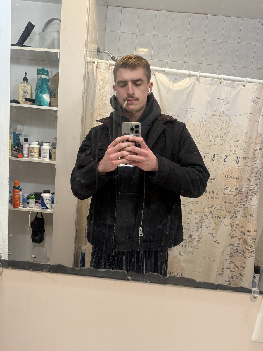 talltwuniskboy's tweet photo. Dad selfie before a night smoke https://t.co/lzDFIgZNwV