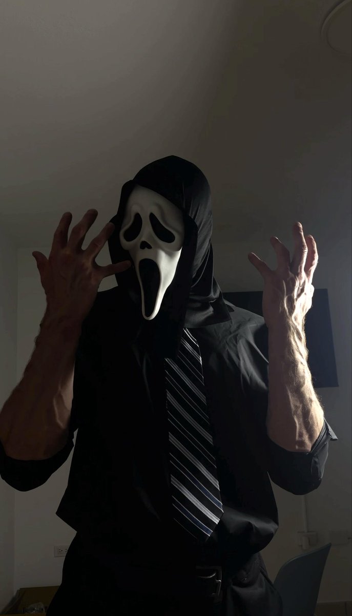 shhhh_luca's tweet photo. What’s your favorite scary movie? https://t.co/CWZOGGcZB9