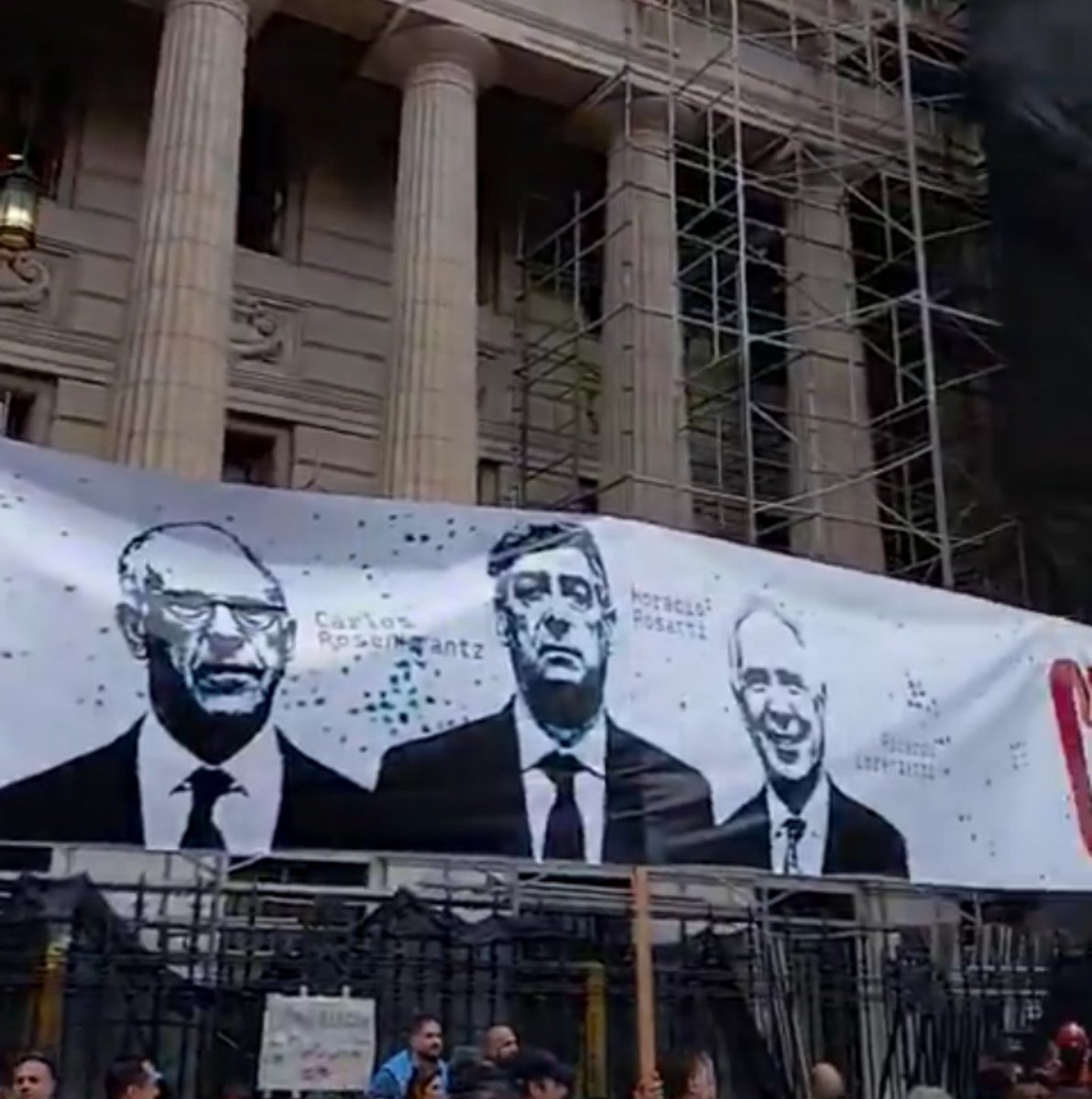 intisumaj2's tweet photo. La impunidad de archivar la causa de Macri con la deuda con el FMI y sus jueces mulos y venales sin ninguna dignidad institucional es escandalosa. https://t.co/ErcMwQibcd
