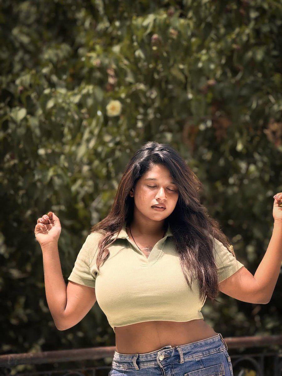 NaveenVat's tweet photo. Gabrella ennadi ivlo periya iruka athai appadiye sapdanum pola aasaiya iruku un photokkalai icecream pottu nakkanum unnoda boobs renduthaiyum thiratchai vachu check pannu evalavu sexiya iruka ne un pakkathula irukuravangaluku unna parthaa moonu varatha kundu ka*** https://t.co/UKqa9Udth2