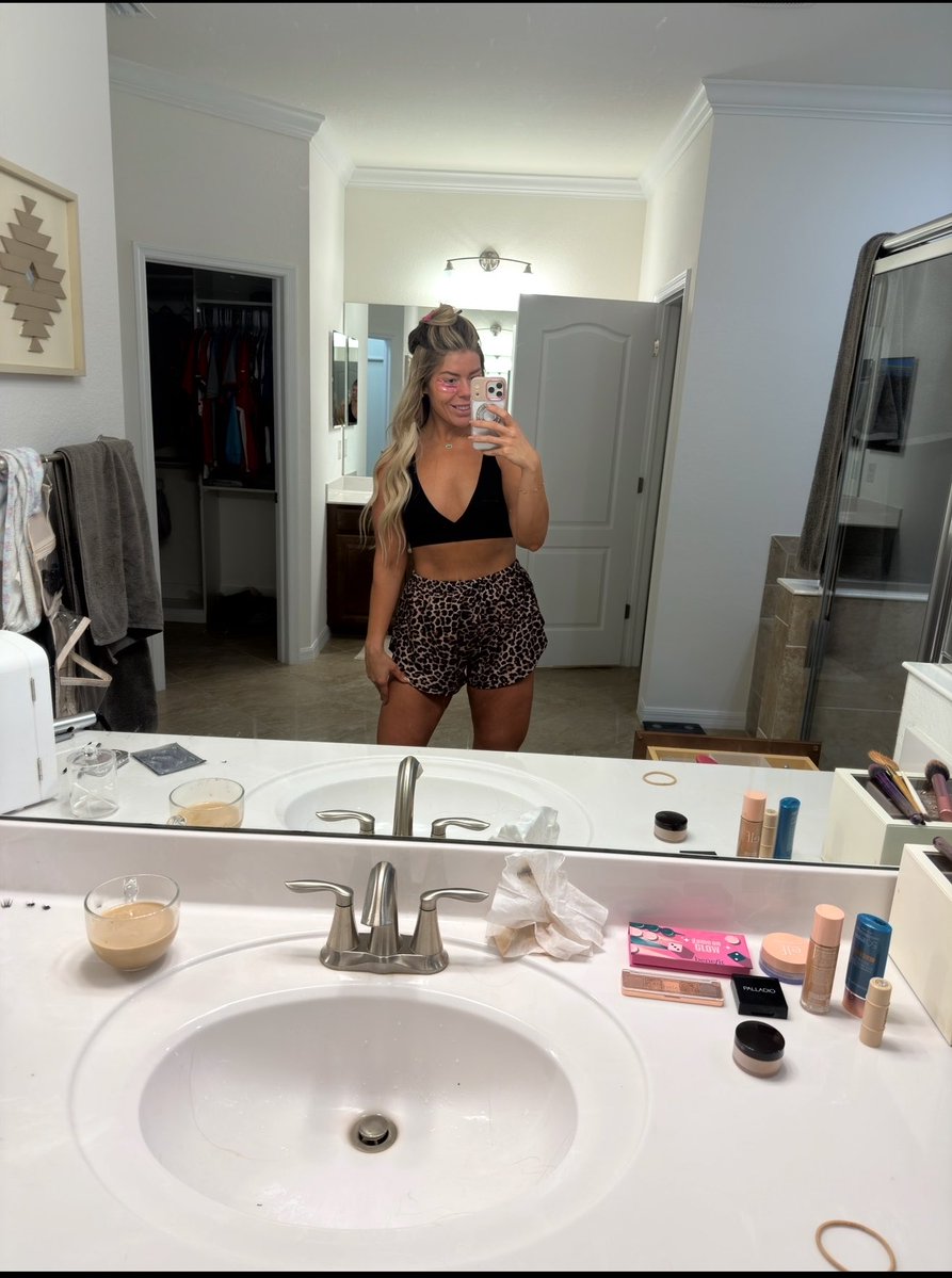 BPitsch1210's tweet photo. Good Morning ☀️ let’s get up and get this day started ❤️❤️ #GOODMORNING #onlyfans #selfie #Espresso https://t.co/Ylw3AxXfjs