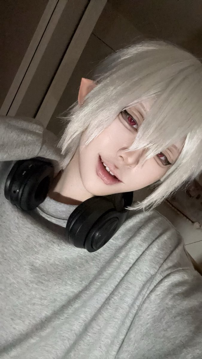 mumei__0408's tweet photo. ⚠︎𝐜𝐨𝐬𝐩𝐥𝐚𝐲 : 怪物i事変/ﾐﾊｲ

『今日より貴様を私の給仕係に任命しよう』 https://t.co/4lyWIHJD6p