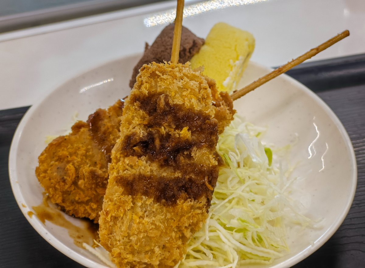 RAKUsyuro's tweet photo. 🐫今日のお昼ごはん
具だくさんの味噌煮込みうどんで、ほっと温まるランチ🍜✨
サクサクの串カツに温泉卵、食後にはロールケーキまで!
お腹も心も満たされる、うれしい組み合わせでした😋💕
#札幌 #東区 #楽 #RAKU #就労支援B型
#今日のお昼ごはん https://t.co/hHNdUgxOao