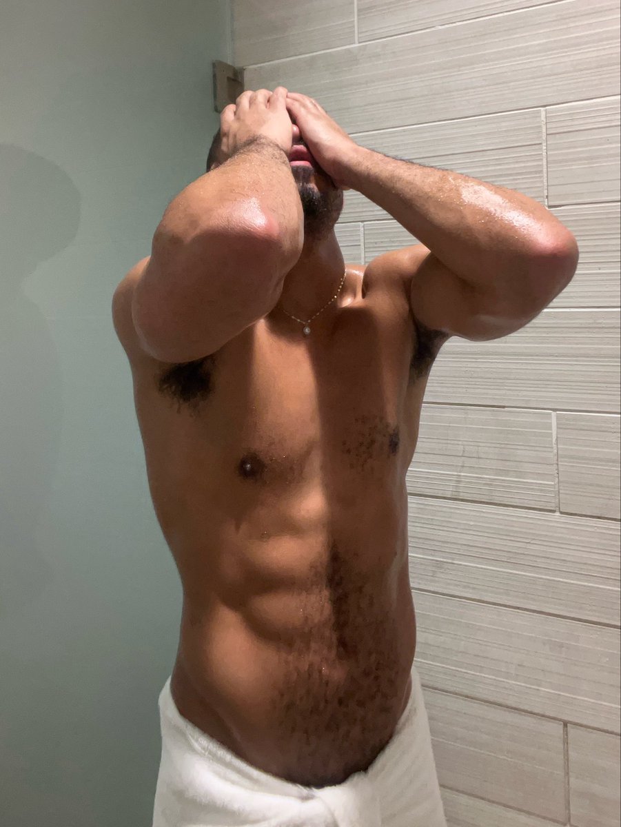 ZBJKING's tweet photo. After the workout 💦 https://t.co/CrzScBt7EK