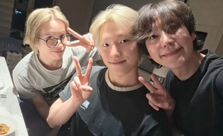 sounds_of_cheol's tweet photo. dino with kyungmin and kyuhyun 🖤 https://t.co/MFz6onkiDL