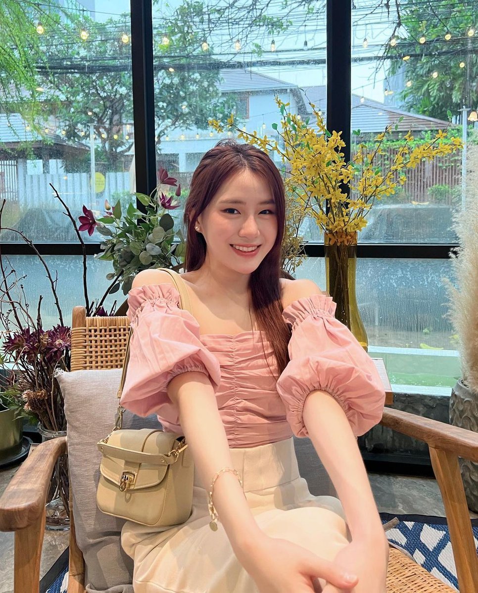 RosaKeetoncs's tweet photo. เรื่องความสูงสูงสุด
โยนวัตถุขึ้นด้วยความเร็วต้น 10 m/s จะขึ้นได้สูงสุดเท่าไร? g = 10 m/s² 🌤️🎯
วิธีทำ: h = u²/(2g) = 10² ÷ (2 × 10) = 5 m
ตอบ 5 m น้า 💖

🆔 olie3

#บางแสน #รับงานชลบุรี #ศรีราชา
คิวว่าง พร้อมตอบค่ะ https://t.co/r8o9bRtbGL