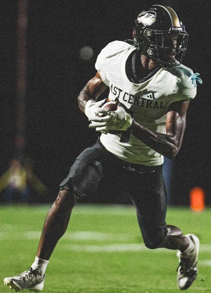 JUCOFFrenzy's tweet photo. 2027 (@eccc_football) JUCO WR @btowaymo was offered by Alabama State 
HL https://t.co/HBSoRG0RNl https://t.co/aDn00CGzgy