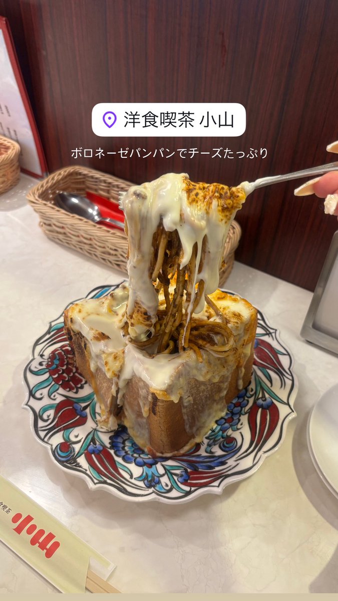 ____e72's tweet photo. 色々デカすぎる東京の喫茶店は格が違った…🍞 https://t.co/2wS01jp3NB