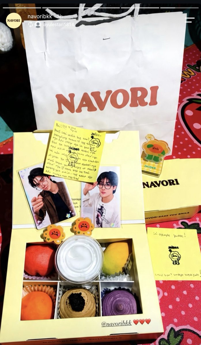 tivaranpp's tweet photo. kemarin staff booth navori yang nulis JoongDunk forever, skrg admin instagram navori repost2 juga.

semesta dan isinya masih mendukung kalian berdua buat bareng broo 🫠 https://t.co/IAokpRvnca