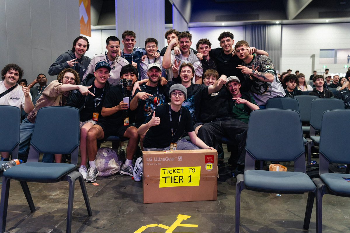 Nezerati's tweet photo. pax streams were insane, enjoyed meeting everyone ❤️ thank you @REKTgn n @Ubisoft for an amazing event motivates me to keep on streaming ❤️❤️ https://t.co/jn2jImzrgn