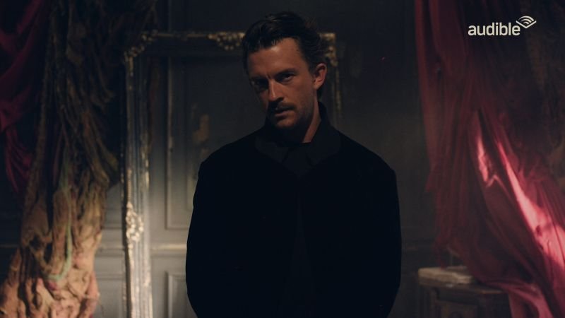 baileyandbliss's tweet photo. Interested in being very close to Count Dracula?
Then have a... close look 🦇
#Audible
#jonathanbailey #dracula #spookyseason #halloween #gothichorror 
Video via IG we are royale 
https://t.co/96kT6gk6sz https://t.co/WlqYDoebL8