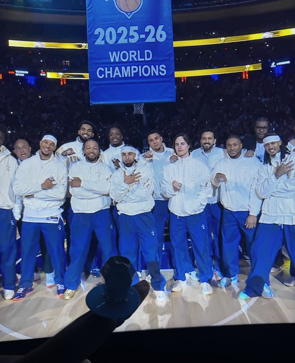 GetMe27's tweet photo. Family 💙🧡 https://t.co/xutyUy10D2