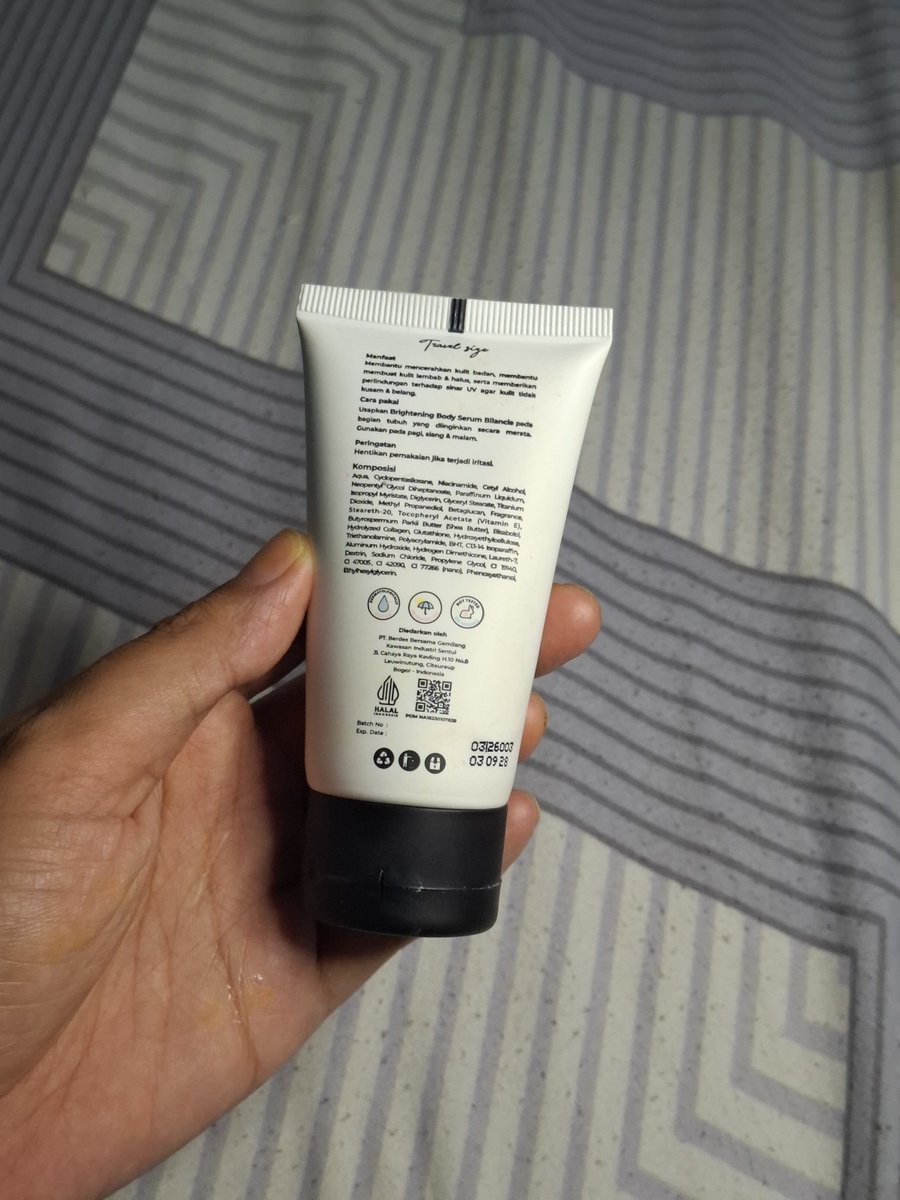 jsongseongs's tweet photo. SAKING SUKANYA SAMA NIH PRODUK AKU BENERAN SAMPAI PUNYA VARIAN YG LAIN YANG KECIL BUAT DIBAWA BAWA 😭🖐 https://t.co/TYnU78tCQR