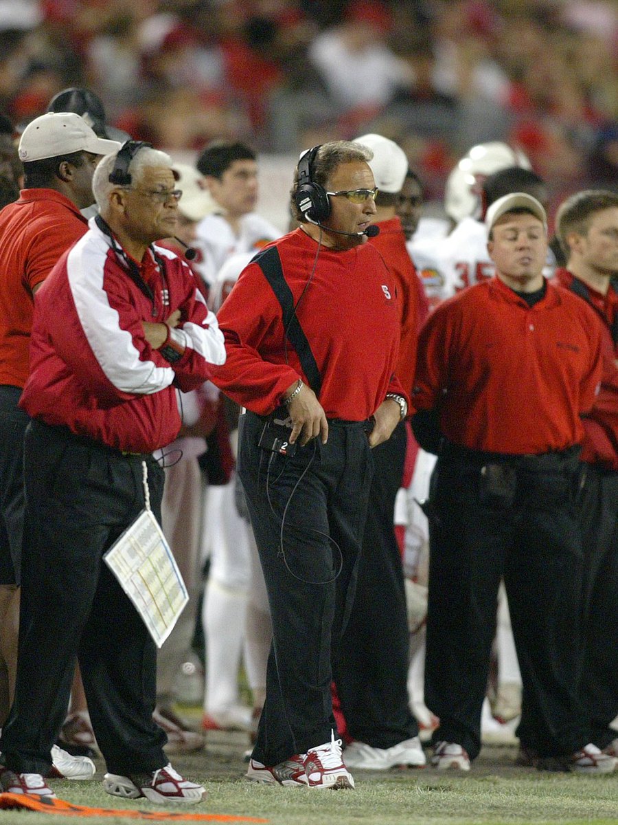 PopTartsBowl's tweet photo. We’re saddened by the passing of Chuck Amato, who brought @PackFootball to our bowl three times, including our first game in Orlando in 2001.
 
Our thoughts are with his family and the Wolfpack. https://t.co/FNxd1tUSpH