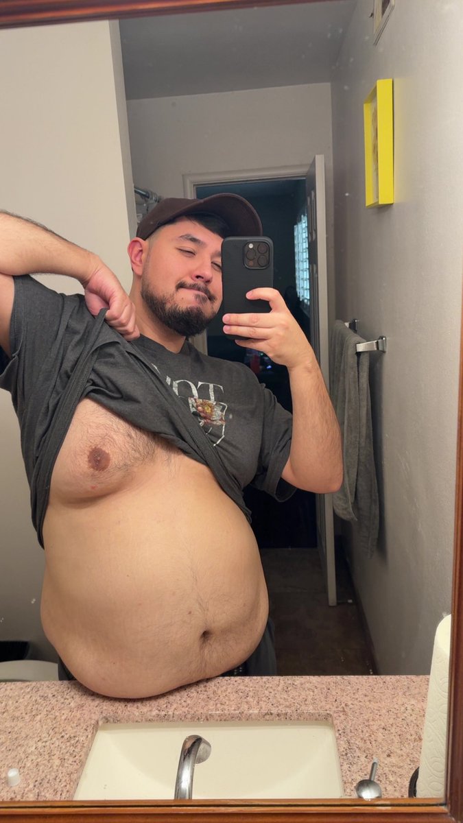 Deathgnome2's tweet photo. It’s tummmy chooosday 🐻 https://t.co/e9SjRCb0Ch