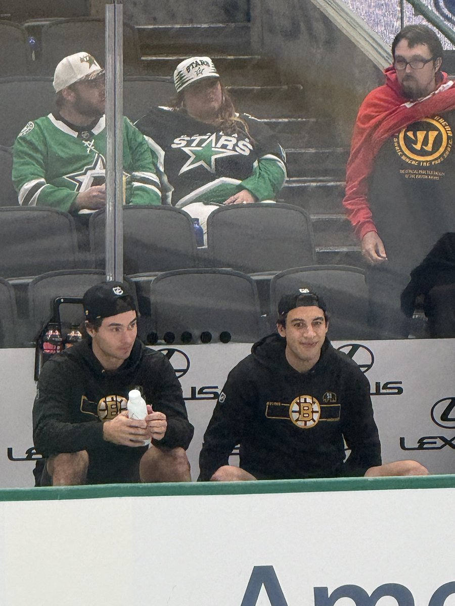 SmashenAsh87's tweet photo. Children spotted…got a wave from Matty. #NHLBruins https://t.co/97Wx2kWJKS