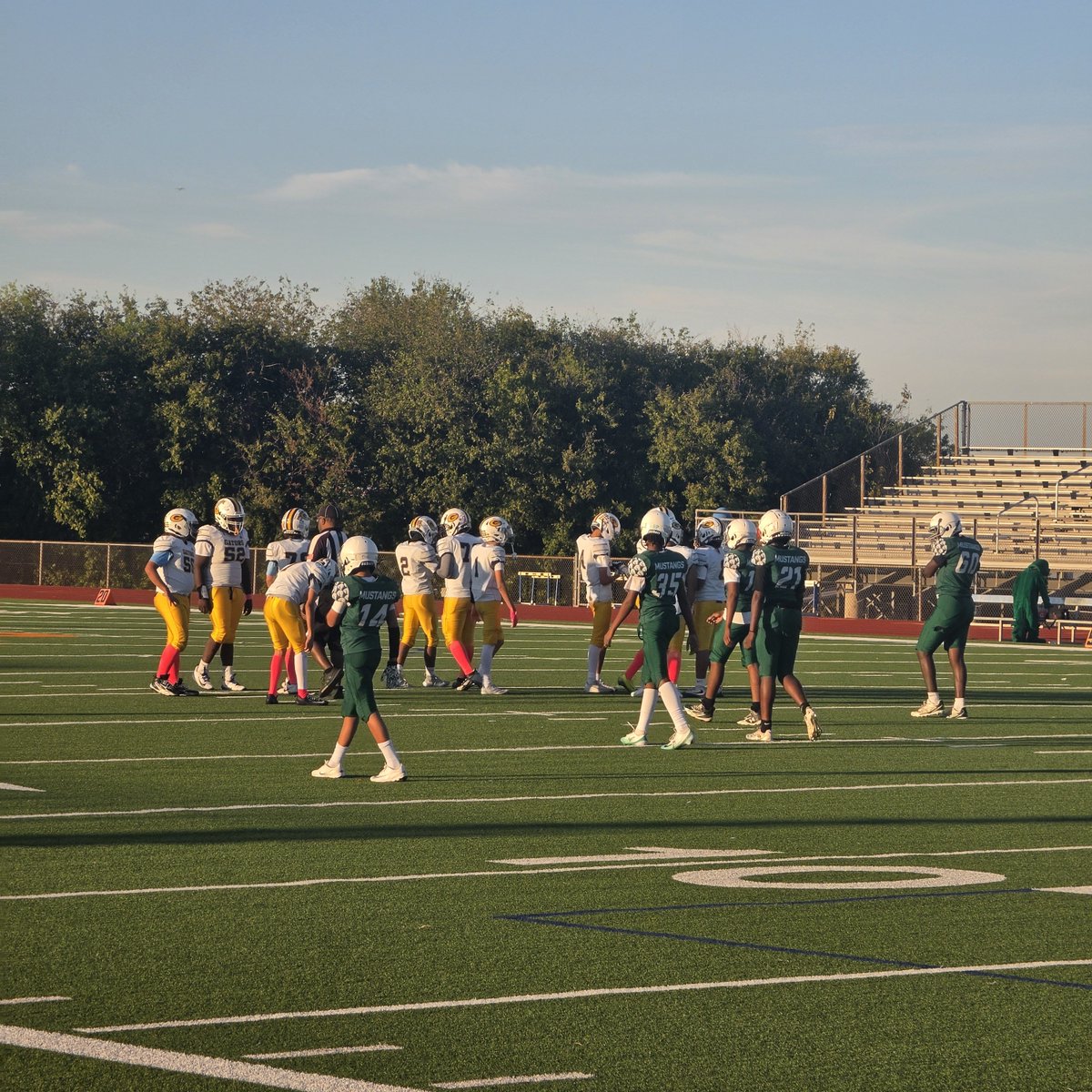 AISD_ATH's tweet photo. Nichols Vs Gunn 8th Grade
#CultivatingChampions
#MakingDreamsHappen
@ArlingtonISD @THSCAcoaches @OfficialTHSADA 
#WeAreArlingtonISD https://t.co/h3E8G3I4nJ