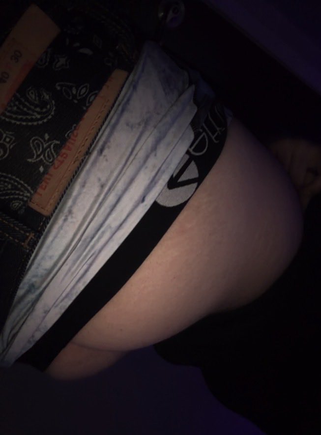 adrxvzn's tweet photo. Who’s gonna take off the rest!?🙈#latino #ie #riverside #teen #mlm #gay #dl #tight https://t.co/iV0btzglLm
