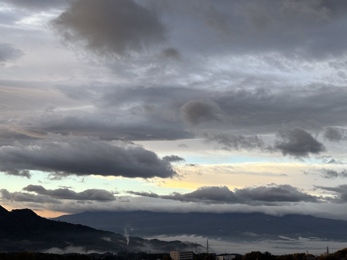 yuru_lifetrip's tweet photo. おはようございます☀

朝6:00〜 #ウォーキング 🚶
40分程度かけて3kmほど

暖かくて体は動かしやすいけど、
風が強くて雲の流れがめちゃ早いです

帽子が飛ばされそうになって
何度かヒヤヒヤしました〜😅

#日常のおぼえがき https://t.co/Q6Fw6amatJ