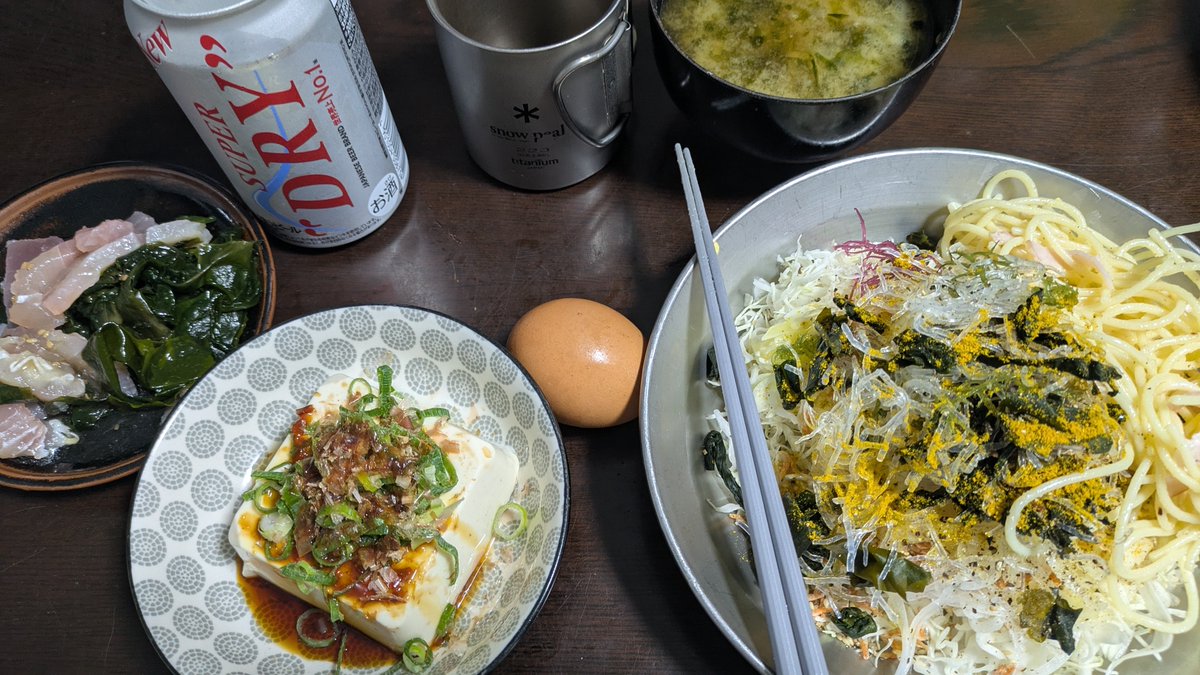 yonrokublog's tweet photo. 昨日の1日1食飯
・食前にバナナ
・いつものキャベツサラダ海藻
・半熟玉子
・冷や奴
・あおさとろろ昆布味噌汁
・マグロワカメ
・秋刀魚の塩焼き
・白米
・アサヒスーパードライ
#1日1食 
#オートファジー 
#16時間断食 　快 https://t.co/EGemquY8sT
