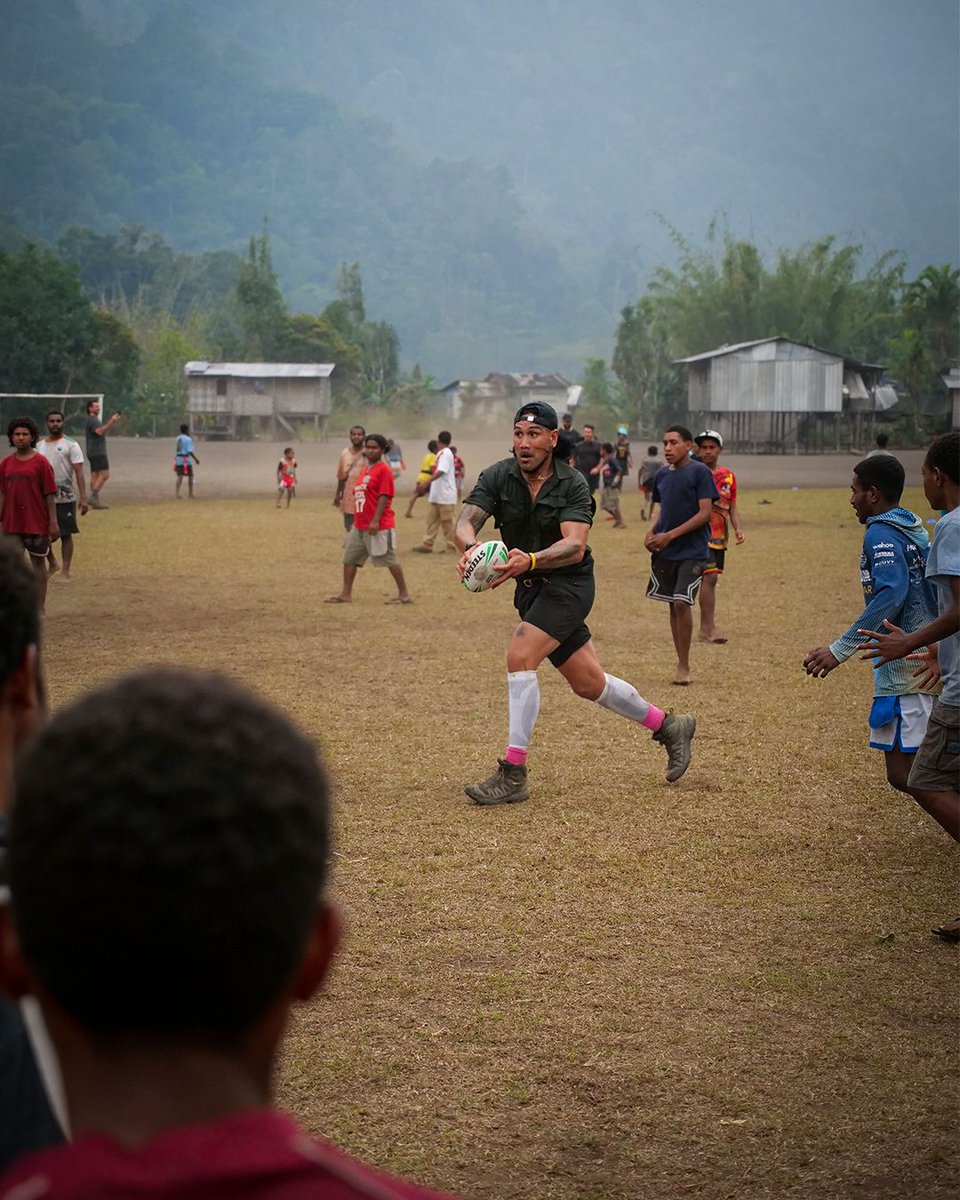 RLPlayers's tweet photo. Sharing the love of rugby league ❤️ 

Day 4 of the Trek for Healing ended with a footy clinic in Efogi, run by the past and current players who joined the RLPA to walk the Kokoda Track.

We're raising funds for the Australian Childhood Foundation, which supports children and young people as they heal from trauma.

Donate here: https://t.co/7AviDgyUmu
