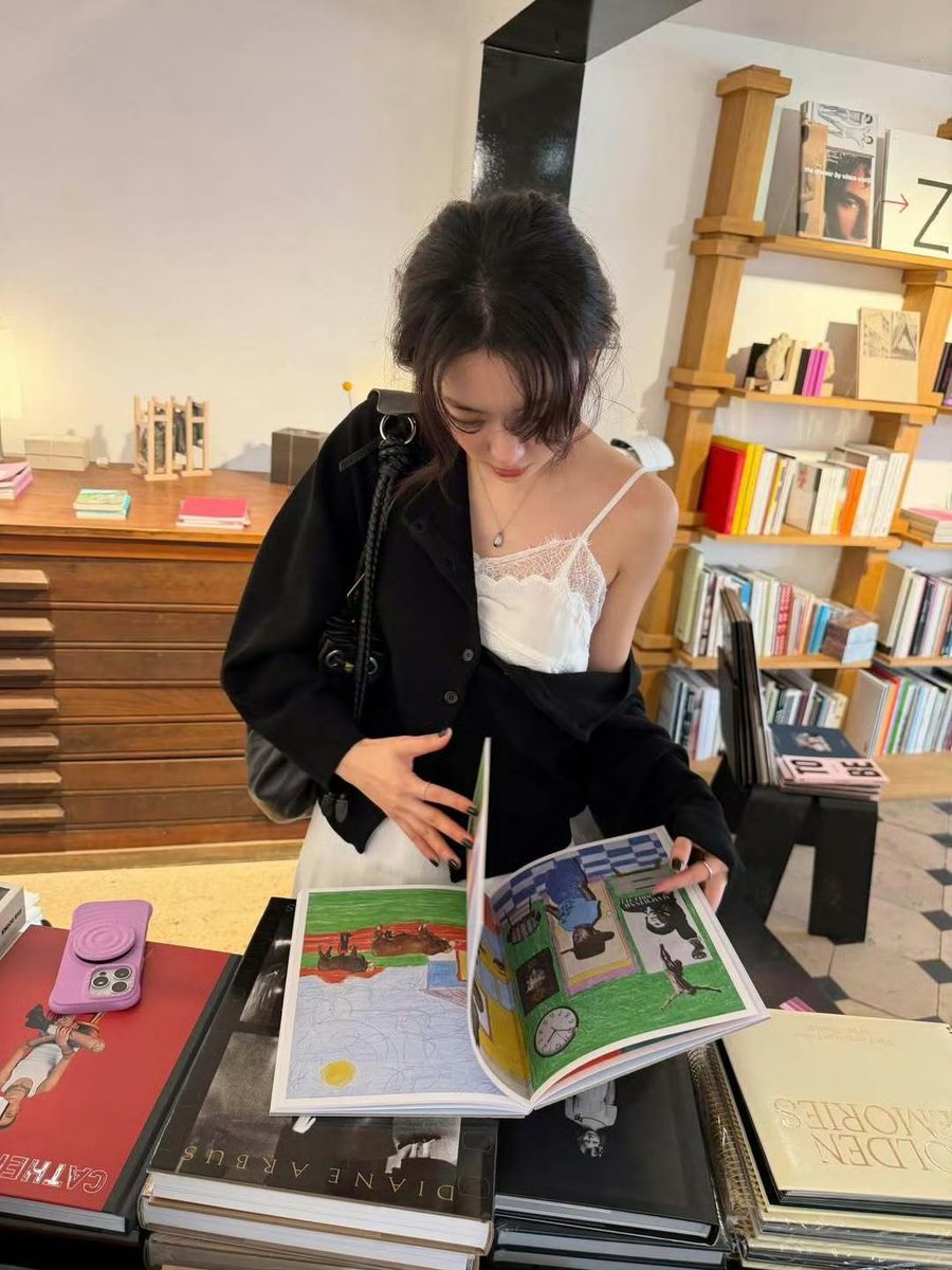 xiongseulgi's tweet photo. seulgi https://t.co/VUNn1RALPB